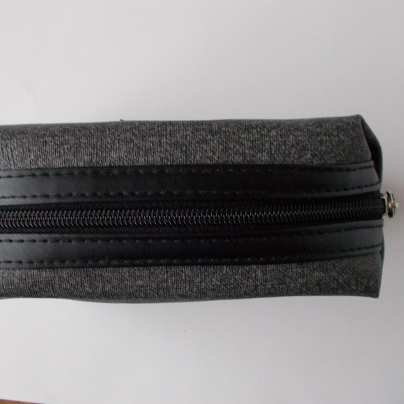 TUMI Gray Make up Travel Pouch Bag NWOT - Picture 2 of 6